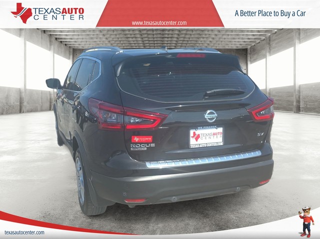 Nissan Rogue Sport Vehicle Full-screen Gallery Image 06