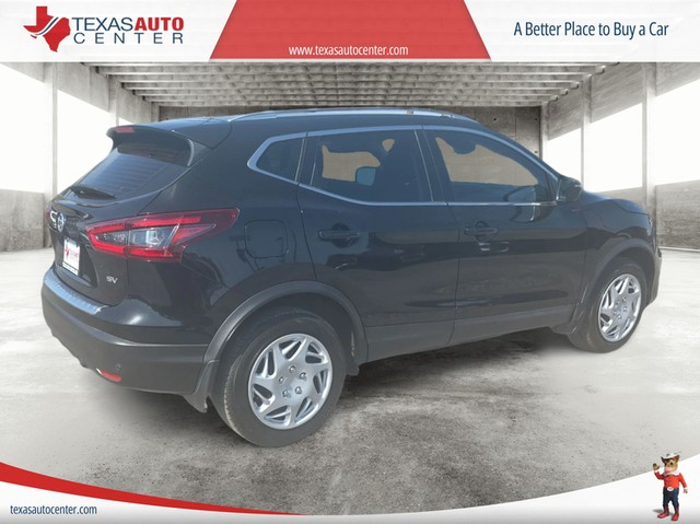 Nissan Rogue Sport Vehicle Full-screen Gallery Image 07