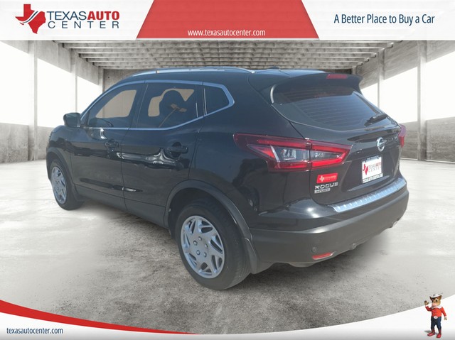 Nissan Rogue Sport Vehicle Full-screen Gallery Image 08