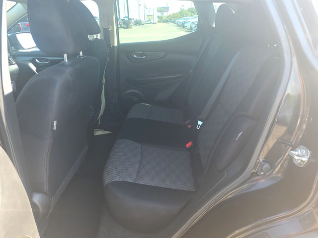 Nissan Rogue Sport Vehicle Full-screen Gallery Image 10