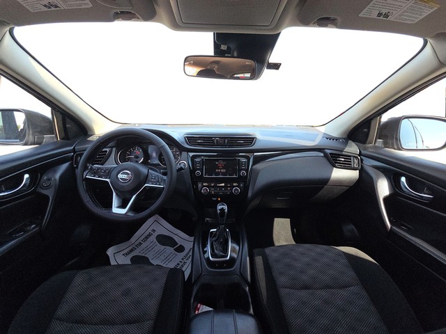 Nissan Rogue Sport Vehicle Full-screen Gallery Image 15