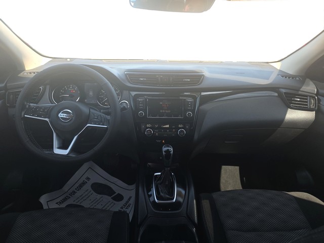 Nissan Rogue Sport Vehicle Full-screen Gallery Image 16