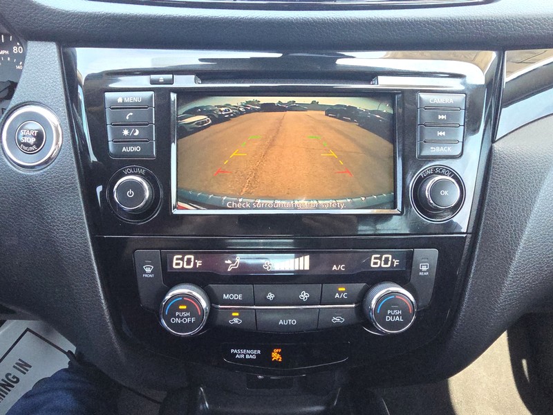 Nissan Rogue Sport Vehicle Full-screen Gallery Image 17