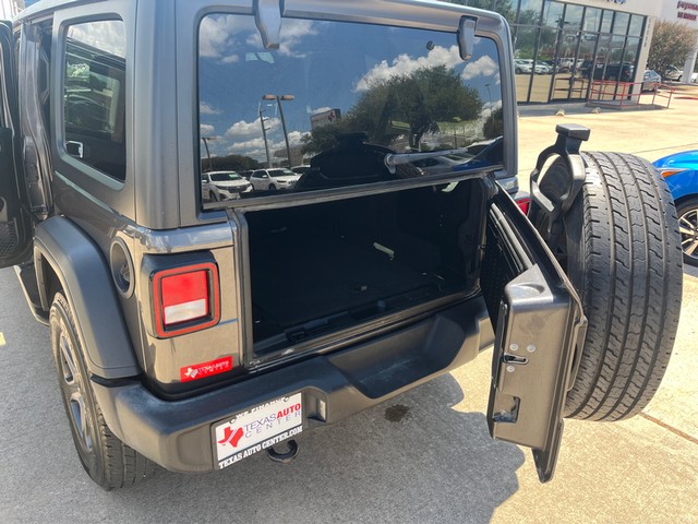 Jeep Wrangler Unlimited Vehicle Full-screen Gallery Image 11