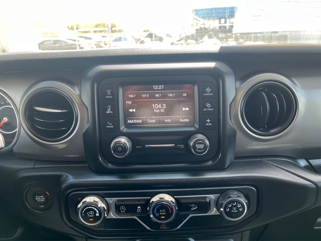 Jeep Wrangler Unlimited Vehicle Full-screen Gallery Image 12