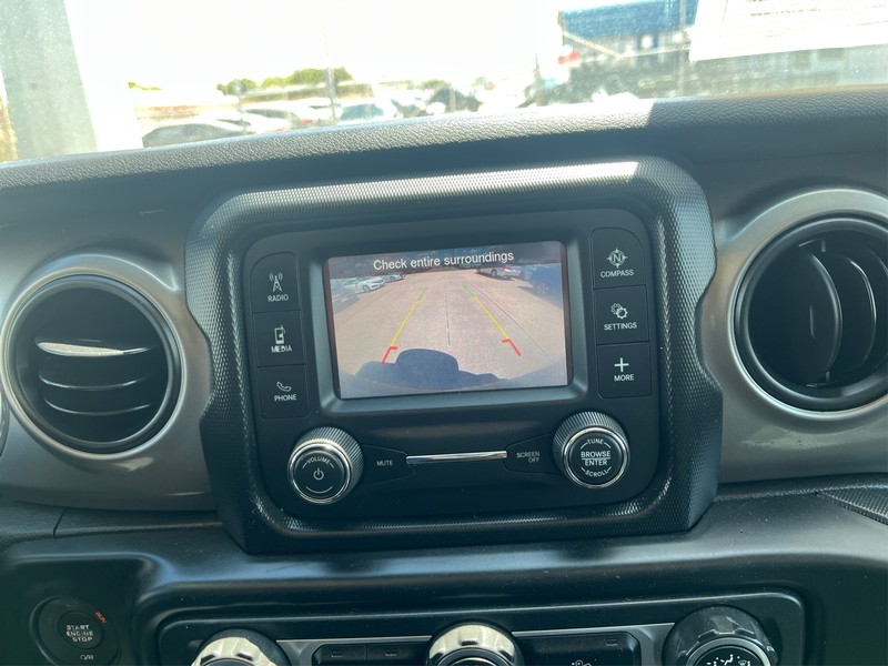 Jeep Wrangler Unlimited Vehicle Full-screen Gallery Image 18