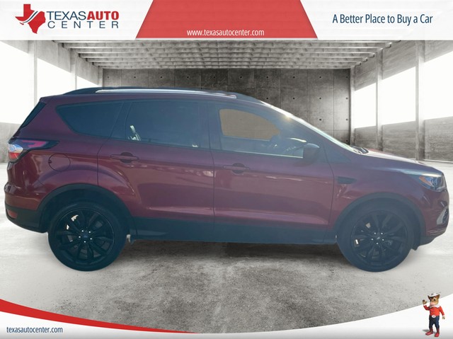 Ford Escape Vehicle Full-screen Gallery Image 04