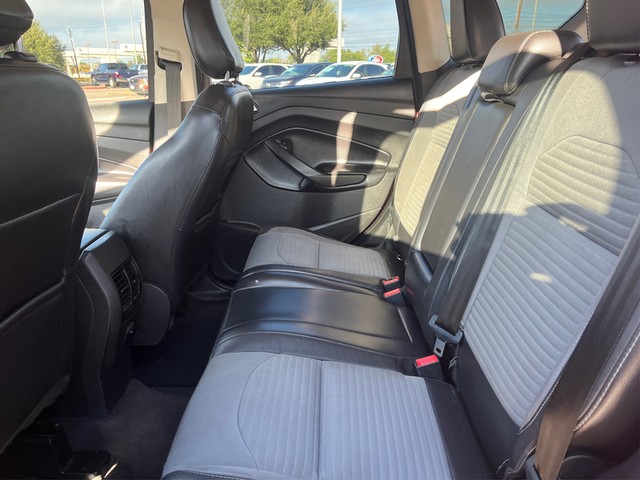 Ford Escape Vehicle Full-screen Gallery Image 10