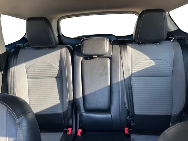 Ford Escape Vehicle Full-screen Gallery Image 13