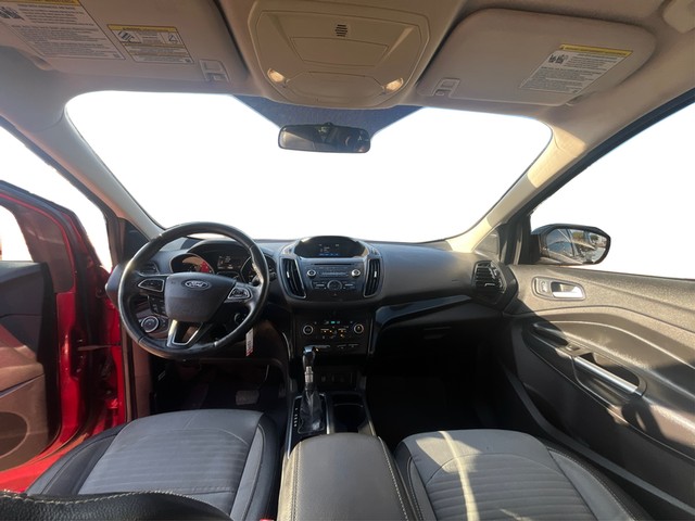 Ford Escape Vehicle Full-screen Gallery Image 16