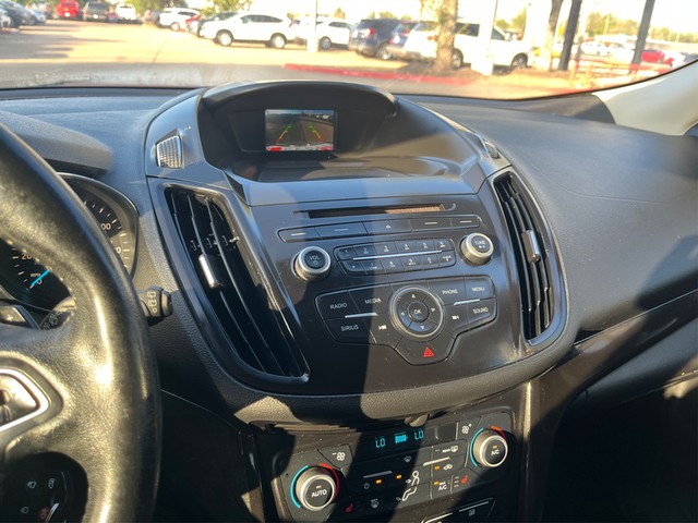 Ford Escape Vehicle Full-screen Gallery Image 17