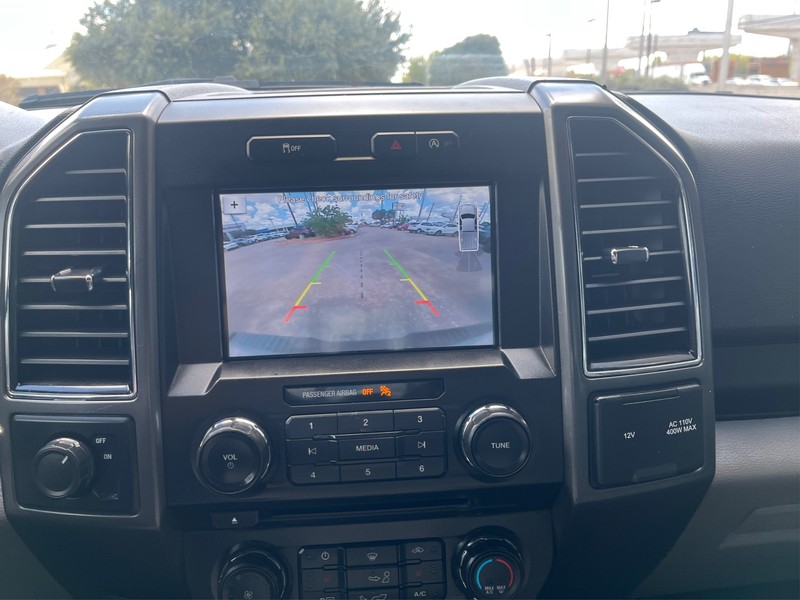 Ford F-150 Vehicle Full-screen Gallery Image 17