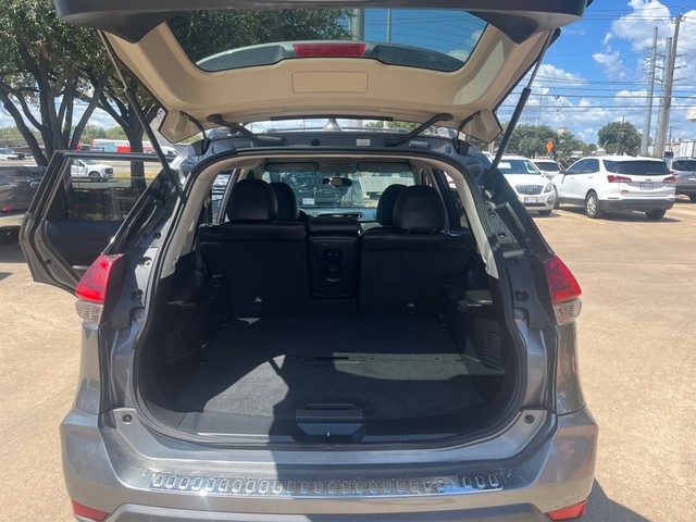 Nissan Rogue Vehicle Full-screen Gallery Image 10