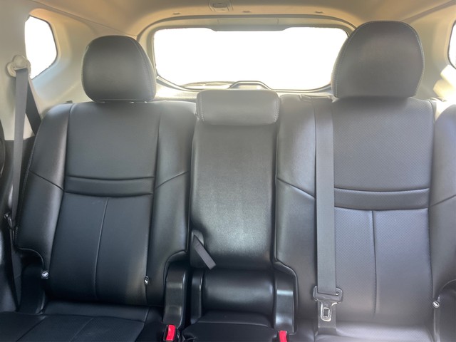 Nissan Rogue Vehicle Full-screen Gallery Image 12