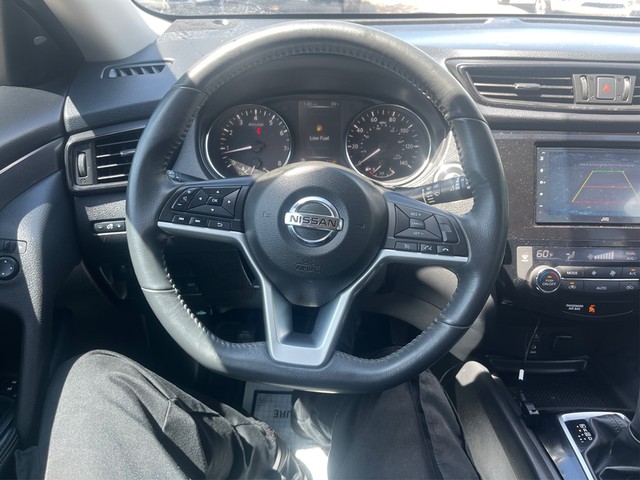 Nissan Rogue Vehicle Full-screen Gallery Image 13