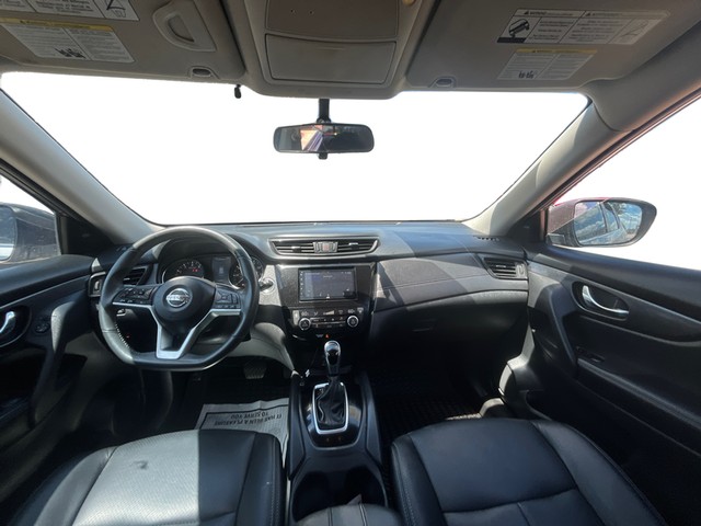 Nissan Rogue Vehicle Full-screen Gallery Image 14
