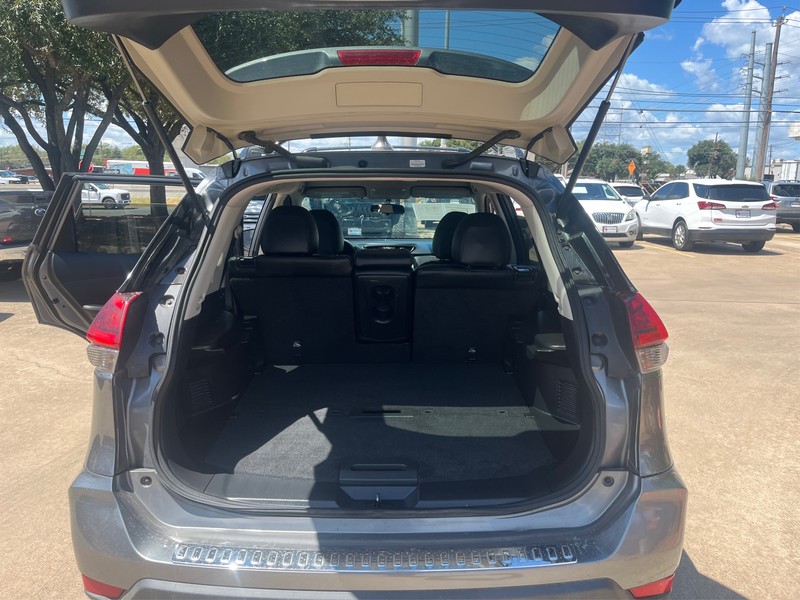Nissan Rogue Vehicle Full-screen Gallery Image 10