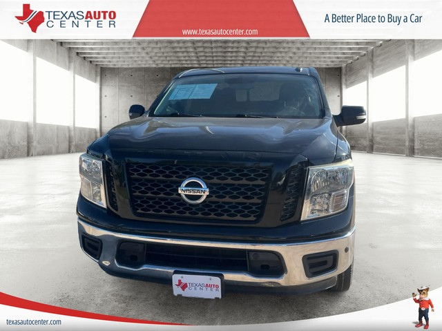 Nissan Titan Vehicle Full-screen Gallery Image 03