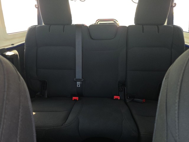 Jeep Wrangler Unlimited Vehicle Full-screen Gallery Image 13