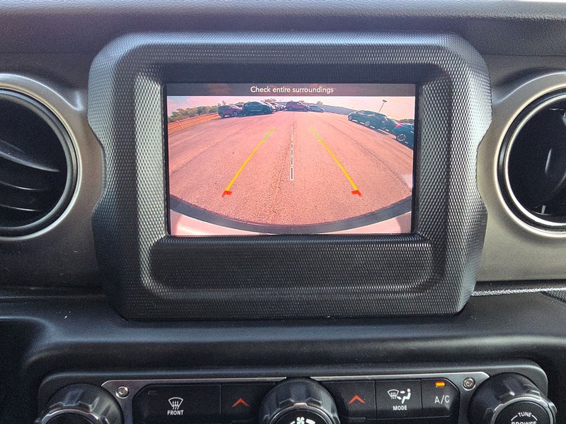 Jeep Wrangler Unlimited Vehicle Full-screen Gallery Image 17