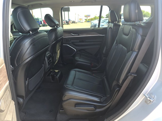 Jeep Grand Cherokee L Vehicle Full-screen Gallery Image 10