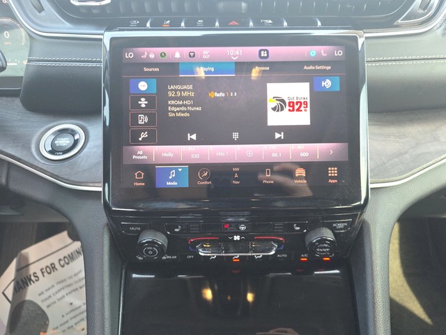 Jeep Grand Cherokee L Vehicle Full-screen Gallery Image 12