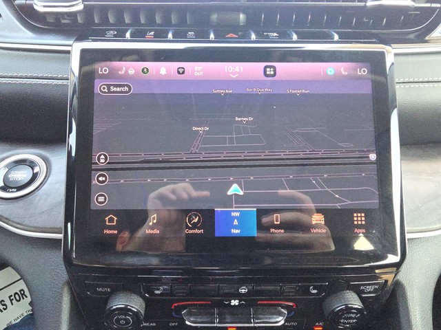 Jeep Grand Cherokee L Vehicle Full-screen Gallery Image 17