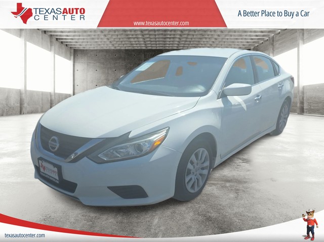 Nissan Altima Vehicle Full-screen Gallery Image 02