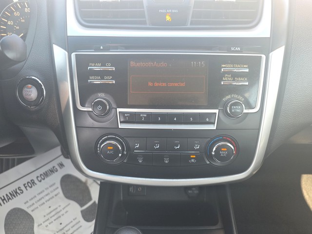 Nissan Altima Vehicle Full-screen Gallery Image 11