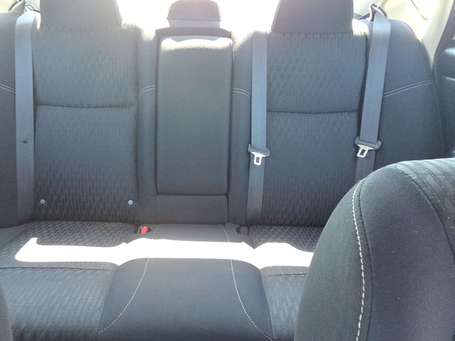 Nissan Altima Vehicle Full-screen Gallery Image 12