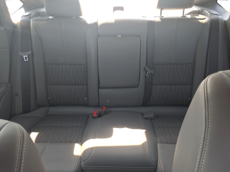 Chevrolet Impala Vehicle Full-screen Gallery Image 12