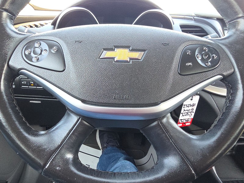 Chevrolet Impala Vehicle Full-screen Gallery Image 13