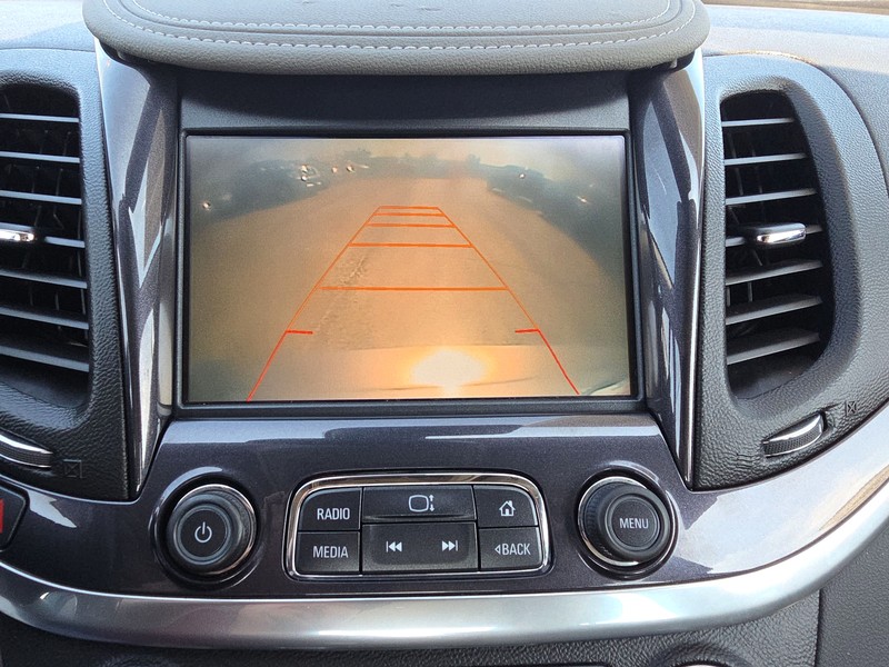 Chevrolet Impala Vehicle Full-screen Gallery Image 16