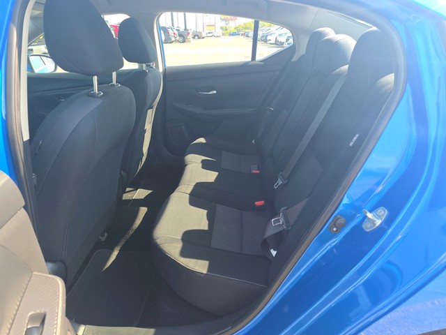 Nissan Sentra Vehicle Full-screen Gallery Image 10