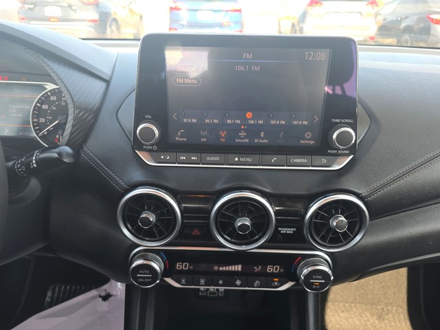 Nissan Sentra Vehicle Full-screen Gallery Image 11