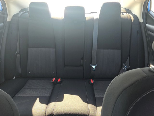 Nissan Sentra Vehicle Full-screen Gallery Image 12