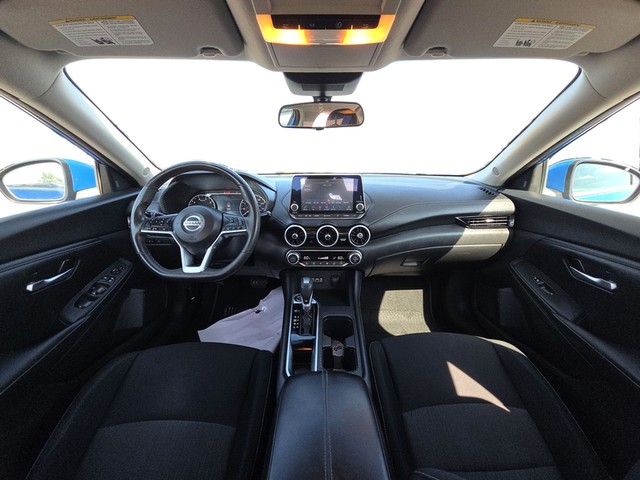 Nissan Sentra Vehicle Full-screen Gallery Image 14