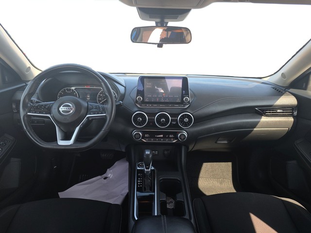 Nissan Sentra Vehicle Full-screen Gallery Image 15