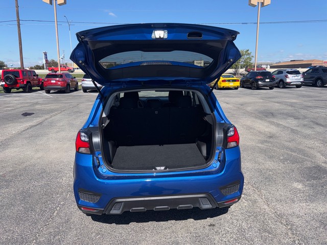 Mitsubishi Outlander Sport Vehicle Full-screen Gallery Image 11