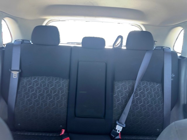 Mitsubishi Outlander Sport Vehicle Full-screen Gallery Image 13