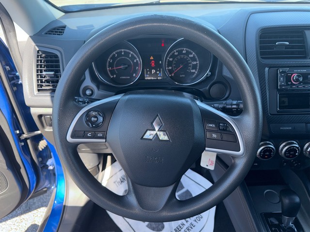 Mitsubishi Outlander Sport Vehicle Full-screen Gallery Image 14