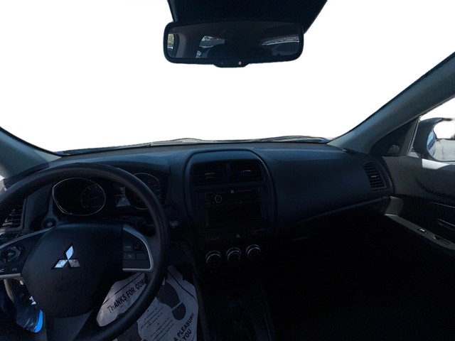 Mitsubishi Outlander Sport Vehicle Full-screen Gallery Image 15