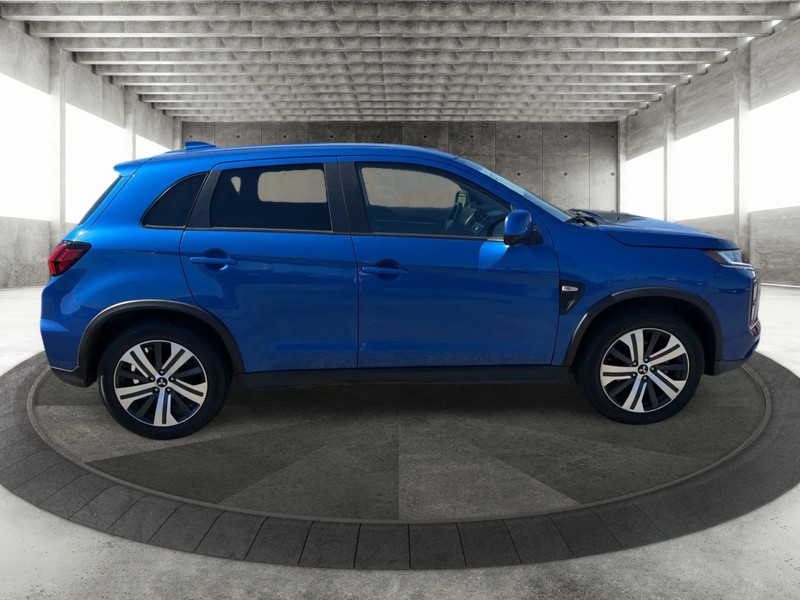 Mitsubishi Outlander Sport Vehicle Full-screen Gallery Image 4
