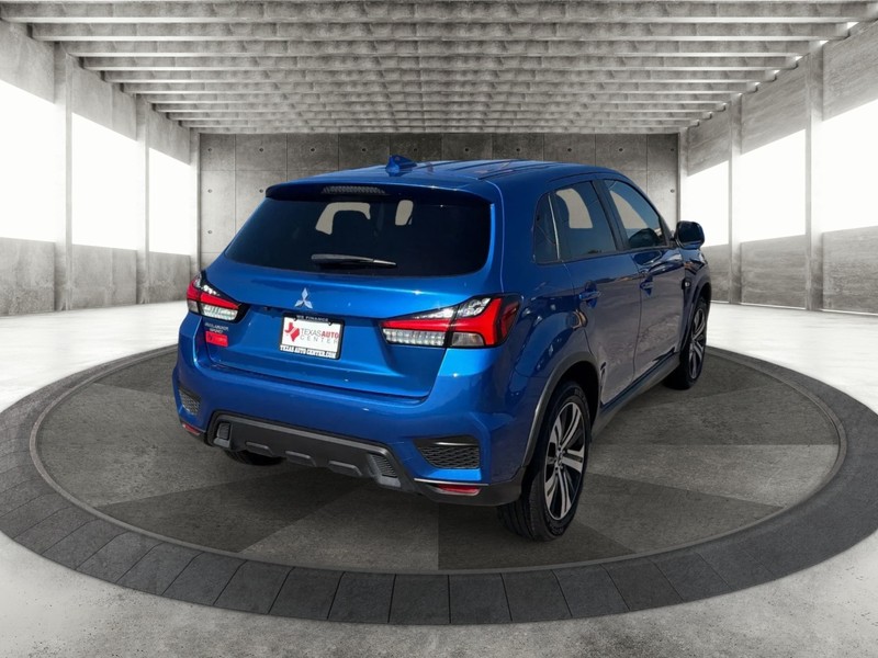 Mitsubishi Outlander Sport Vehicle Full-screen Gallery Image 7