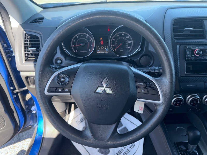Mitsubishi Outlander Sport Vehicle Full-screen Gallery Image 14