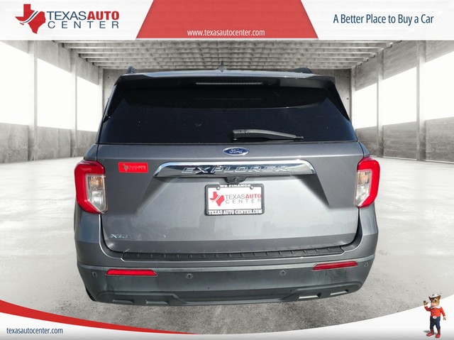 Ford Explorer Vehicle Full-screen Gallery Image 06