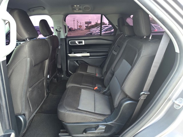 Ford Explorer Vehicle Full-screen Gallery Image 10