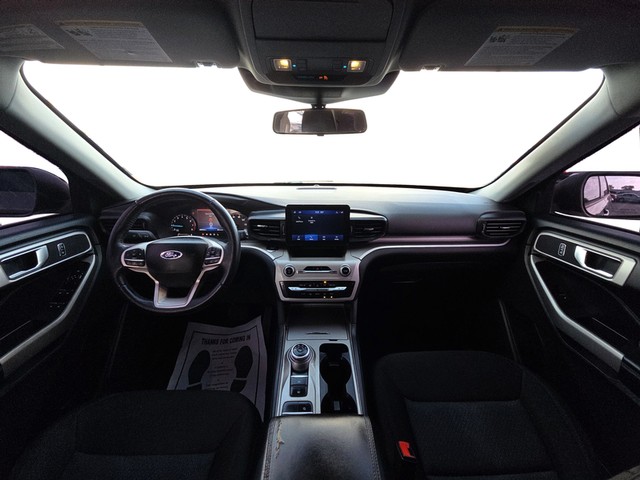 Ford Explorer Vehicle Full-screen Gallery Image 15