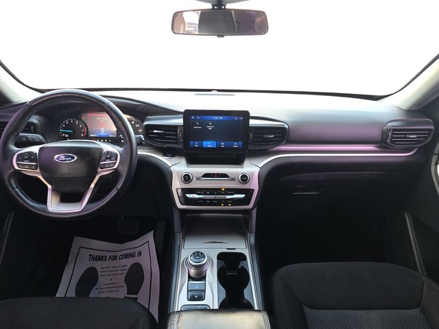 Ford Explorer Vehicle Full-screen Gallery Image 16