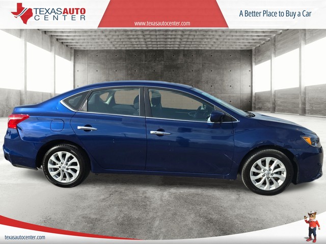 Nissan Sentra Vehicle Full-screen Gallery Image 04